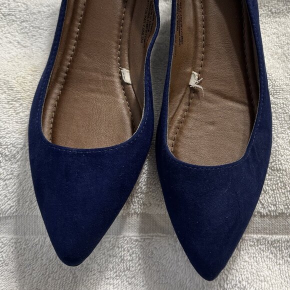 MERONA — Navy Blue Pointed-Toe Suede Flats • 8 1/2 - Picture 1 of 7